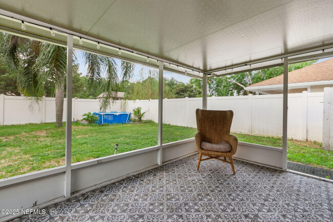 Building Photo - 1658 Hudderfield Cir W
