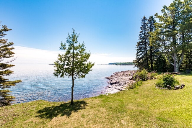 Building Photo - 278 Scenic Dr FURNISHED 4 BR On Lk