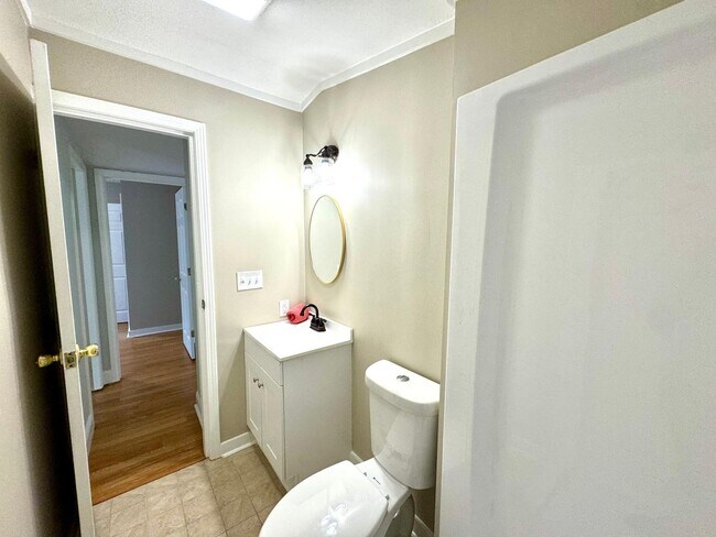 Building Photo - A must see country home 15 minutes to the ...
