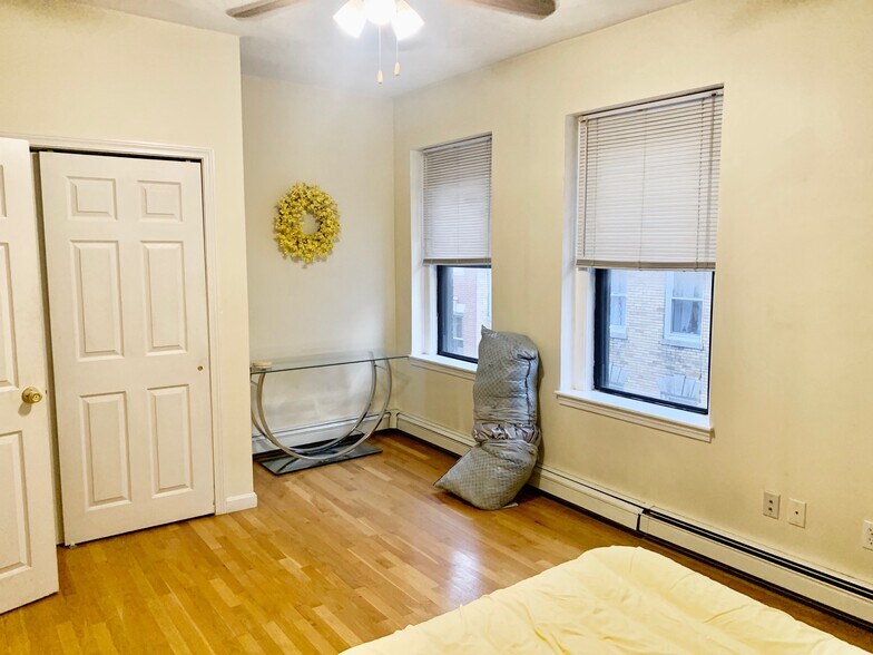 Building Photo - 47 N Margin St