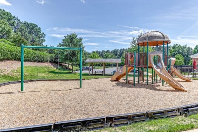 Building Photo - Beautiful 2-Story Townhome in Renaissance Park – Minutes from Downtown Raleigh!