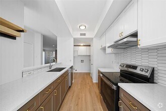 Building Photo - 2139 Lake Village Dr