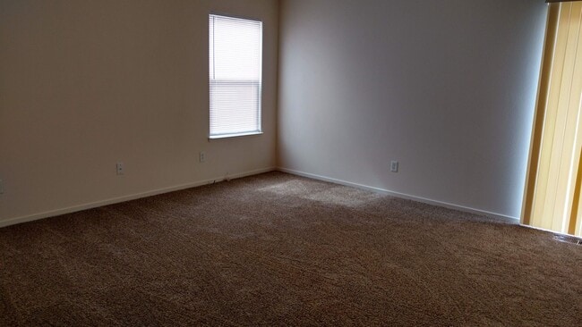 Building Photo - 3 Bedroom Donner Trails