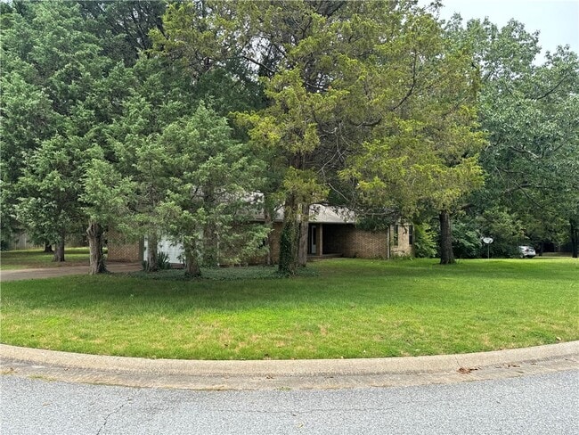 Building Photo - 2405 Gentle Oaks Ln