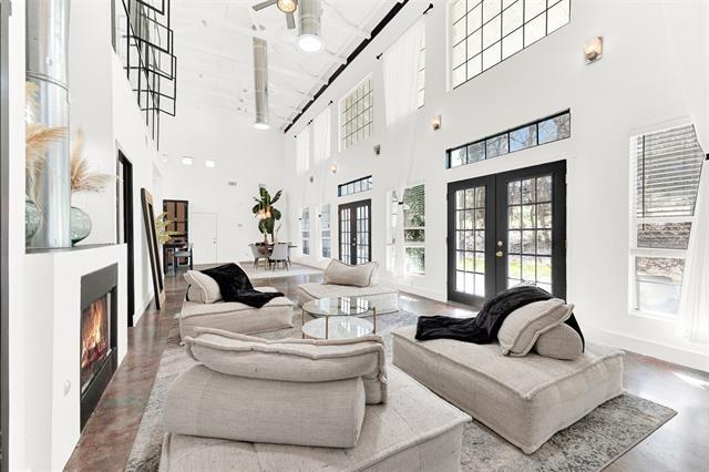 Building Photo - 1233 Lady Ln