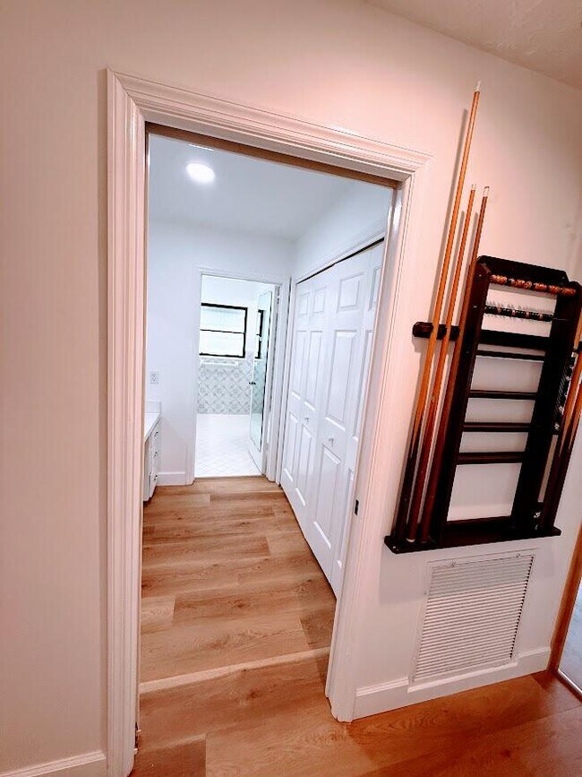 Building Photo - 465 SE Naranja Ave