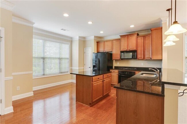 Building Photo - 5060 Windcrest Ln