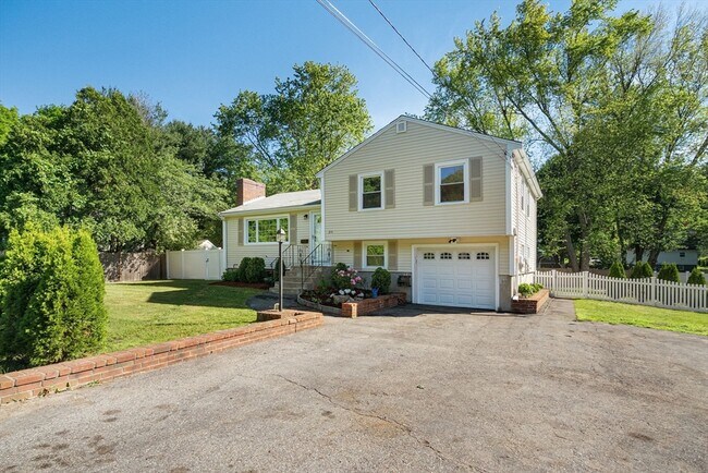 Building Photo - 221 Totten Pond Rd