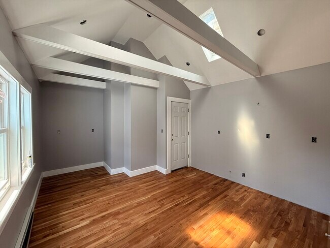 Building Photo - 14 Atherton St