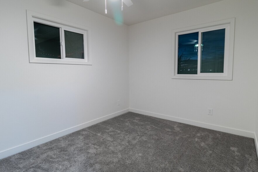 Building Photo - 5065 600 W