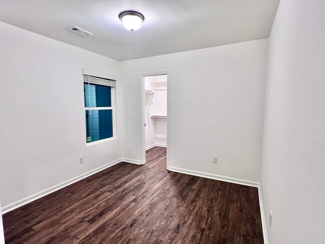 Building Photo - 1100 Pawpaw Pl