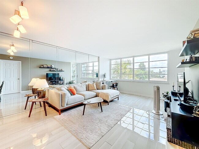 Building Photo - 2741 Taft St