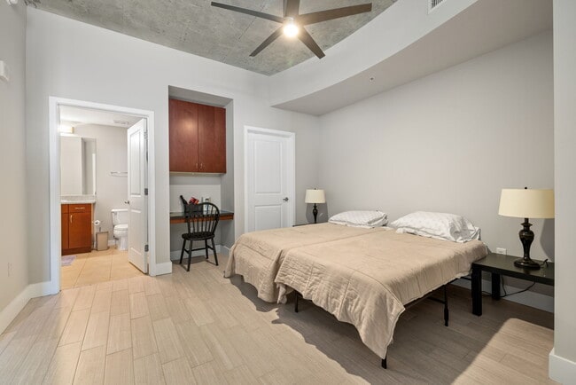 Building Photo - 777 N Ashley Dr