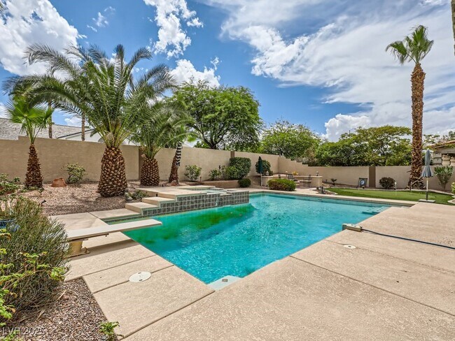 Building Photo - 1221 Fragrant Spruce Ave