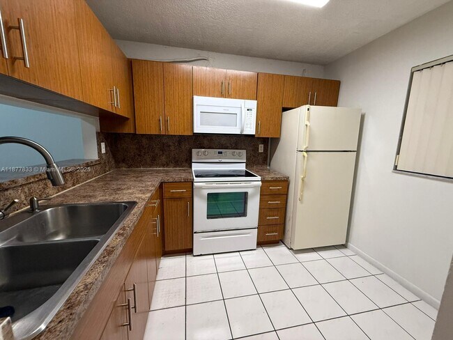 Building Photo - 3396 Foxcroft Rd