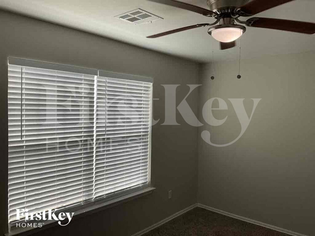 Building Photo - 1885 Bradford Pl