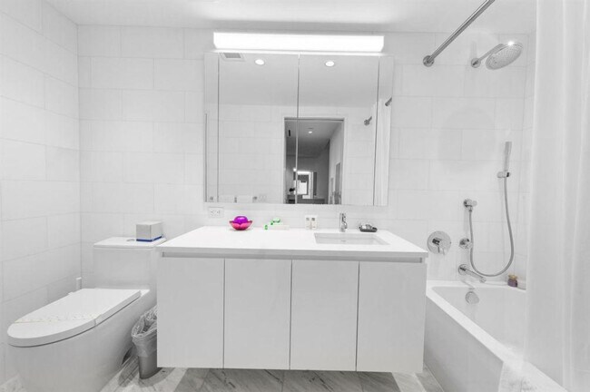 Building Photo - 685 1st Ave