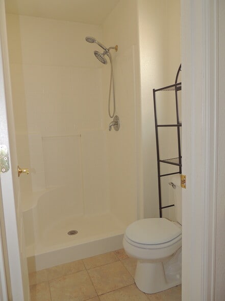 Primary Bathroom Shower - 2866 Fall Creek Dr