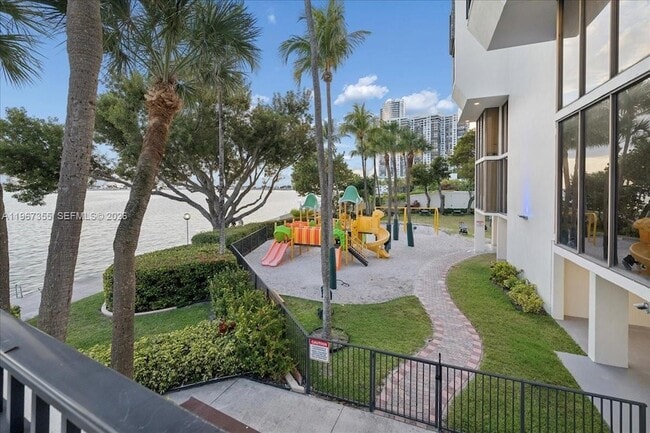 Building Photo - 1915 Brickell Ave