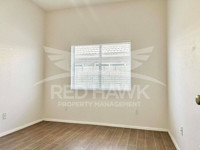 Building Photo - 721 E Sheffield Ave