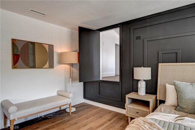 Building Photo - 2685 S Tenaya Way