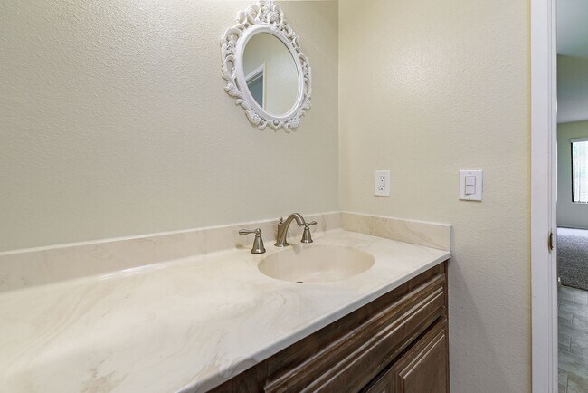 Building Photo - Spacious SDSU Townhome For Rent!