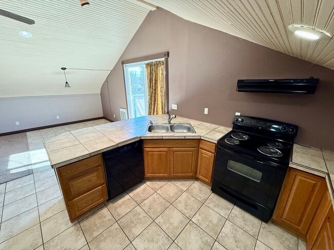 Building Photo - Keefer Studio