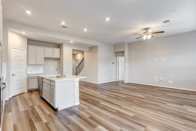 Building Photo - 2165 Woodland Pine Dr