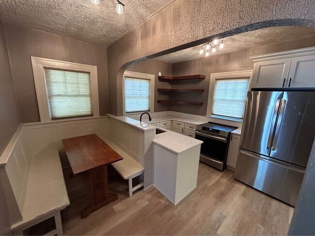 Building Photo - 600 W 26th St