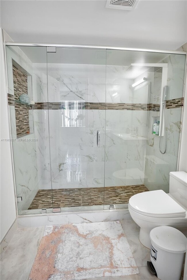 Building Photo - 2421 NE 10th St