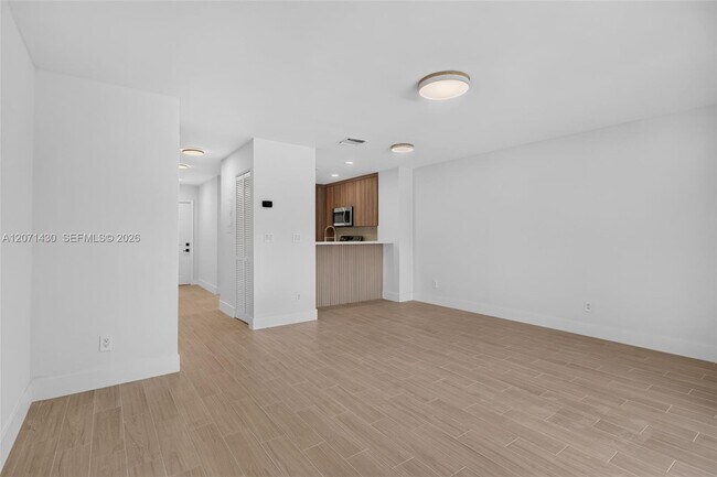 Building Photo - 2880 Coral Springs Dr