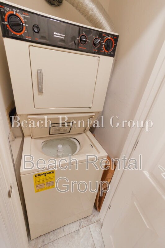 Building Photo - 4109 Pinehurst Cir