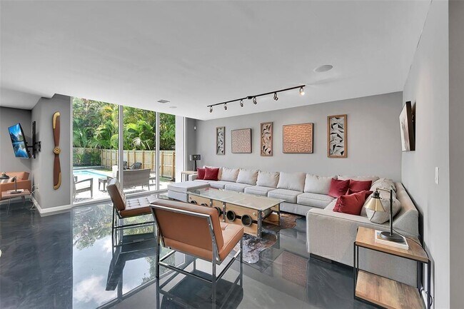 Building Photo - 640 NE 17th Way