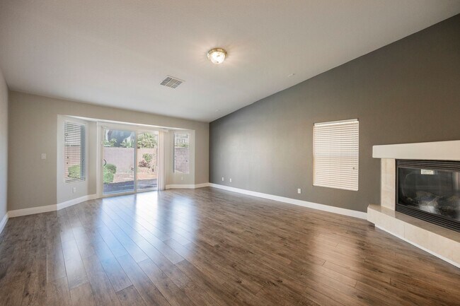 Building Photo - Gorgeous 1 Story Home in Gated Community