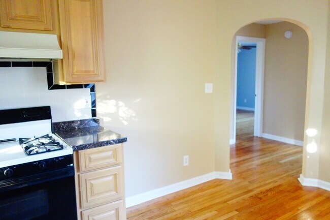 Building Photo - 8007 Garland Ave