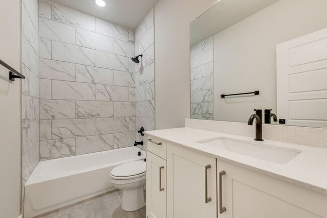 Building Photo - 4254 Clovis St