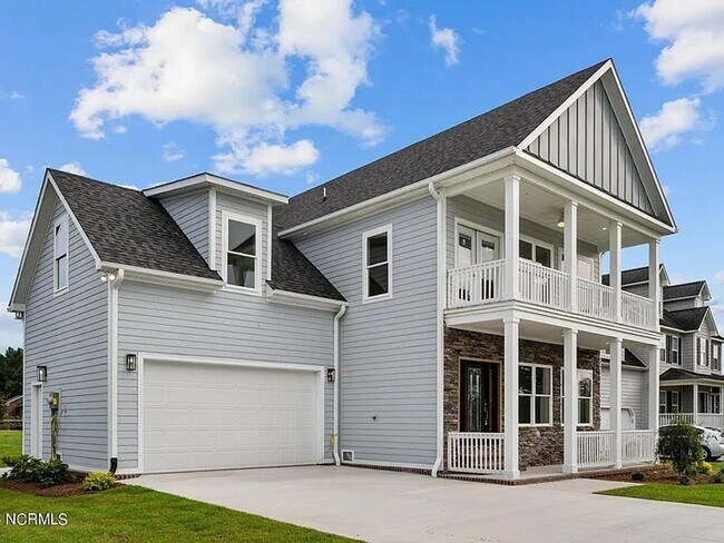 Building Photo - Beautiful New 4 Bedroom, 3 full bath plus ...