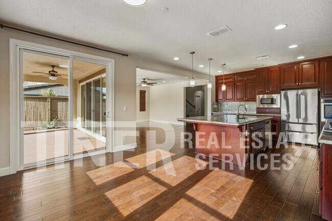 Building Photo - 7542 Pesaro Dr