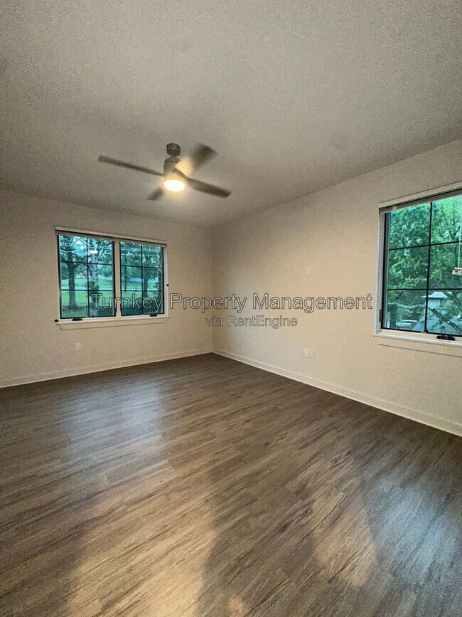 Building Photo - 3223 Kavanaugh Blvd