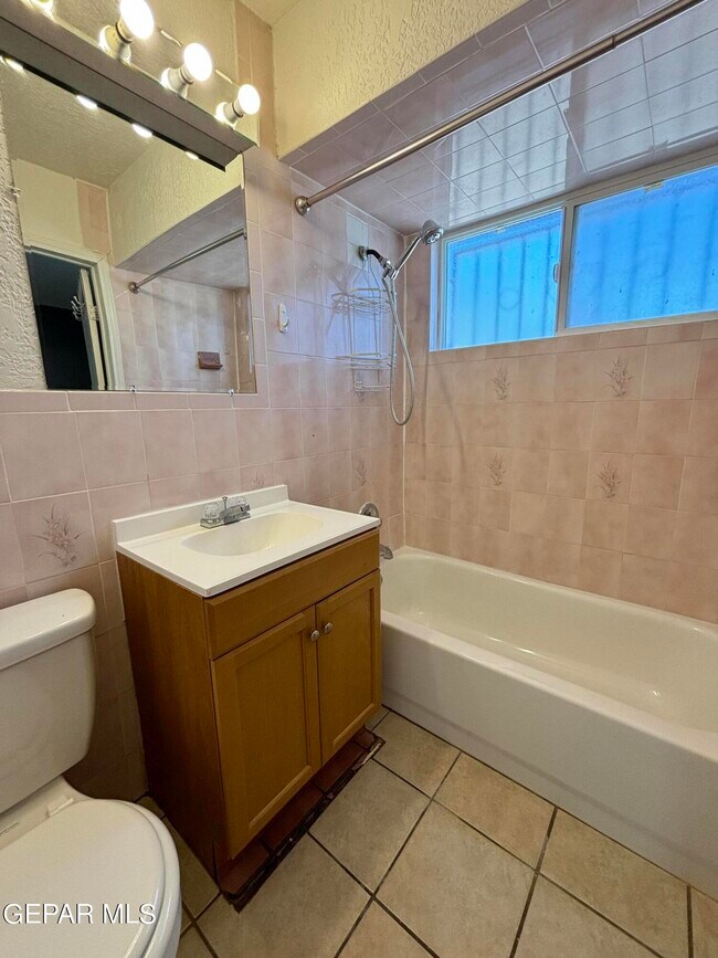 Building Photo - 10104 Alcan St