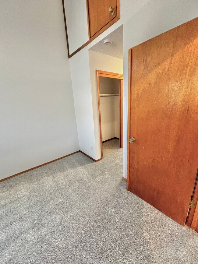 Building Photo - Stylish & Updated 1-Bedroom Loft Retreat i...