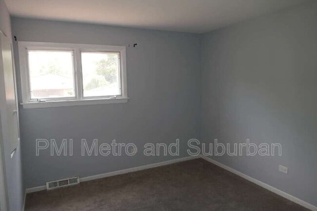Building Photo - 22750 Valley Dr