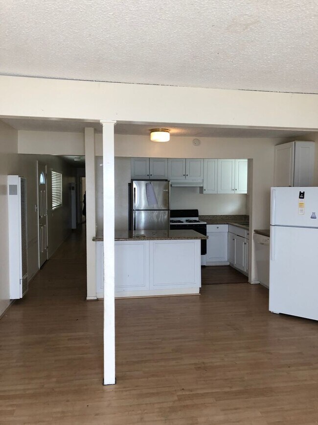 Building Photo - 6679 Del Playa Dr
