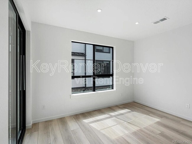 Building Photo - 2028 S Holly St