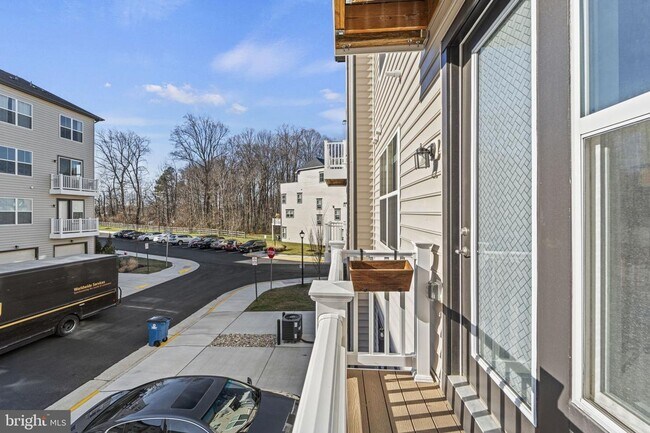 Building Photo - This beautiful 3 bed 2.5 bath 2-story condo provides a grand feeling with tall ceilings & over 16...