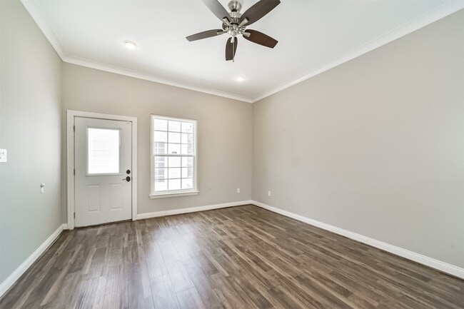 Building Photo - 9660 Fairdale Ln