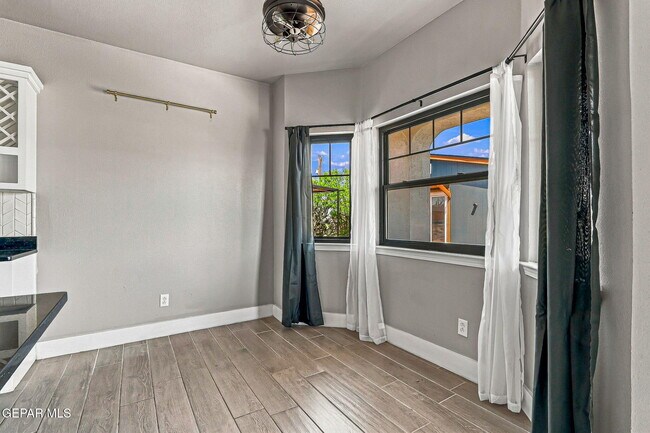 Building Photo - 14420 Navajo Point Dr