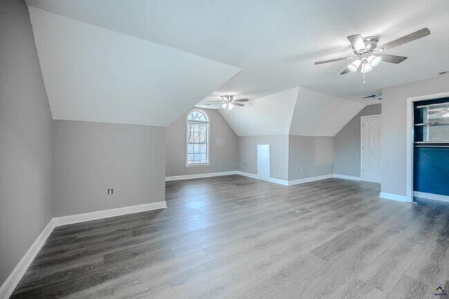 Building Photo - 611 Bay Laurel Cir