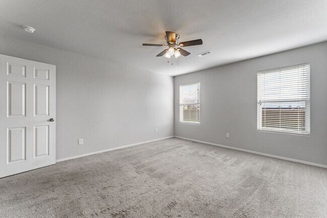 Building Photo - 848 NW Evans Cir