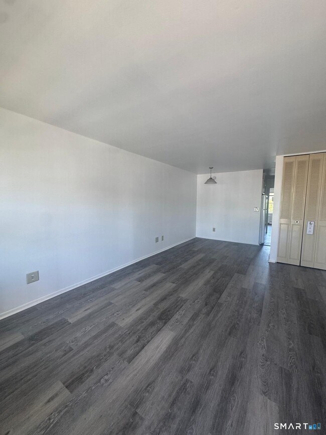 Building Photo - 155 Birdseye St